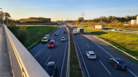 Vierspurige Straße Copyright Gerald Burkat, Steinhagen
